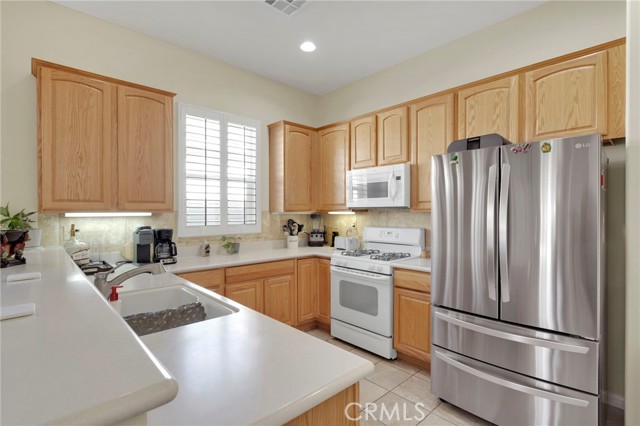 Detail Gallery Image 3 of 50 For 11166 Avonlea, Apple Valley,  CA 92308 - 2 Beds | 2 Baths