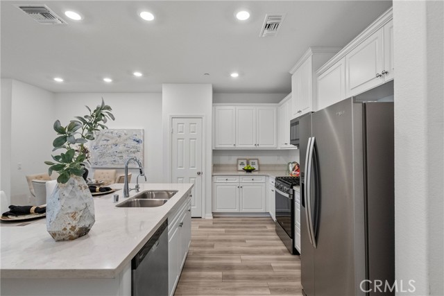 3981 E Huntington Street, Ontario CA: https://media.crmls.org/medias/986cbdc1-1ee5-4841-aa42-3e3eb4a620b1.jpg