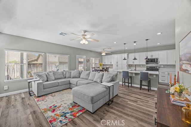 Detail Gallery Image 12 of 52 For 1251 Stepstone Ct, Hemet,  CA 92545 - 5 Beds | 3 Baths