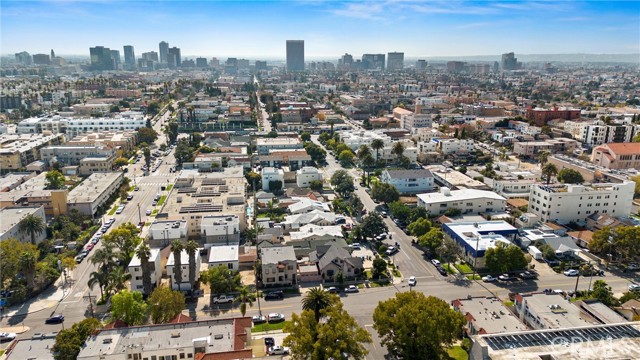 Detail Gallery Image 4 of 11 For 4214 Rosewood Ave, Los Angeles,  CA 90004 - – Beds | – Baths