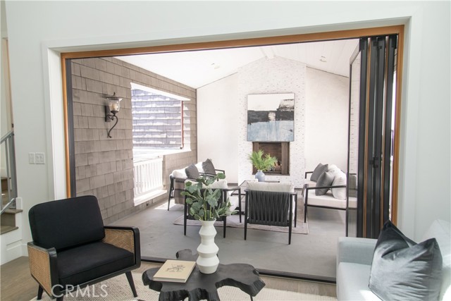 Detail Gallery Image 10 of 20 For 424 1/2 Marguerite Ave, Corona Del Mar,  CA 92625 - 2 Beds | 2/1 Baths