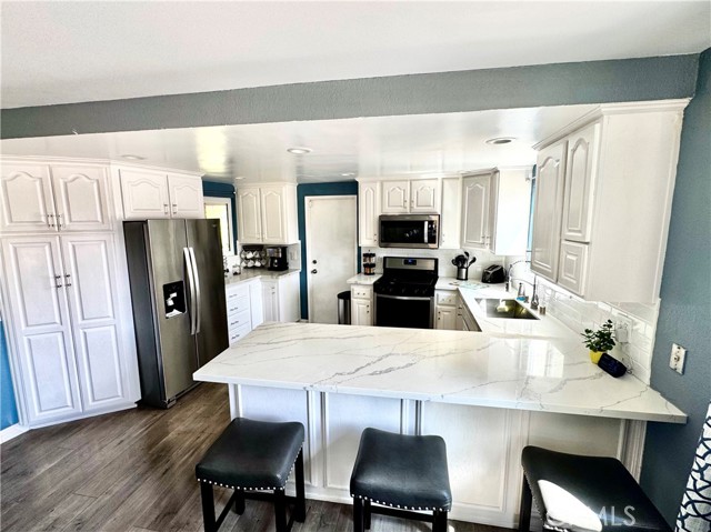 Detail Gallery Image 2 of 16 For 362 Raymor Ave, Corona,  CA 92879 - 3 Beds | 2 Baths