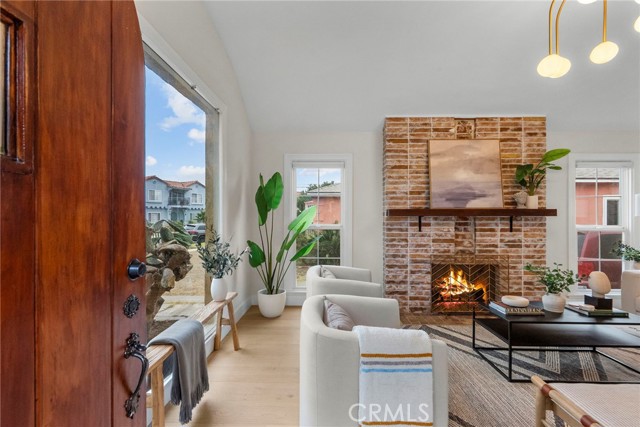 Detail Gallery Image 7 of 46 For 2928 11th, Los Angeles,  CA 90018 - 3 Beds | 2 Baths