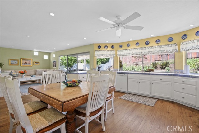 24211 Puerta De Luz, Mission Viejo CA: https://media.crmls.org/medias/986e2dcb-bec0-436b-96aa-d4b8702be531.jpg