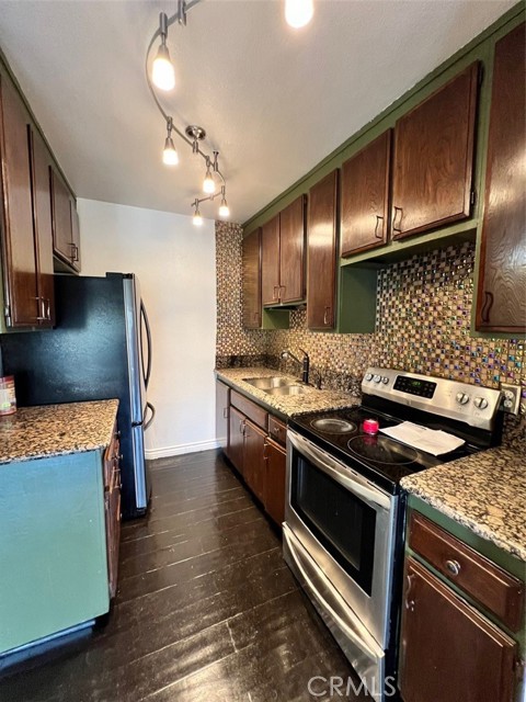 Detail Gallery Image 6 of 16 For 5840 Benner St #302,  Los Angeles,  CA 90042 - 2 Beds | 2 Baths