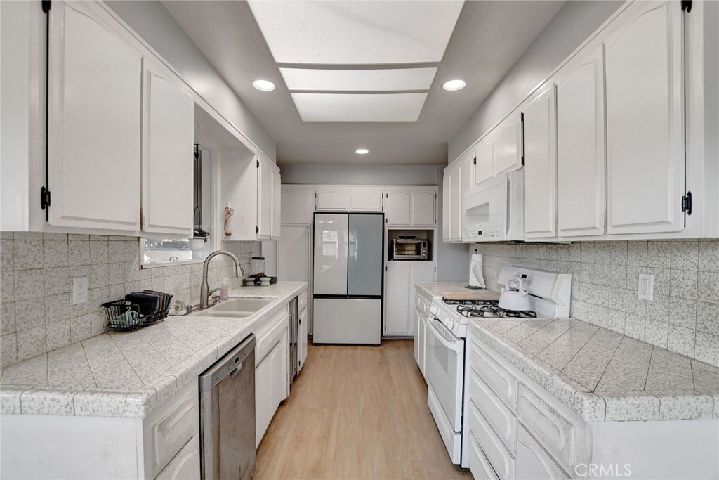 986E6B49 9265 4867 933B C2A4442F1Cf6 1223 Charvers, Glendora, Ca 91740 &Lt;Span Style='BackgroundColor:transparent;Padding:0Px;'&Gt; &Lt;Small&Gt; &Lt;I&Gt; &Lt;/I&Gt; &Lt;/Small&Gt;&Lt;/Span&Gt;