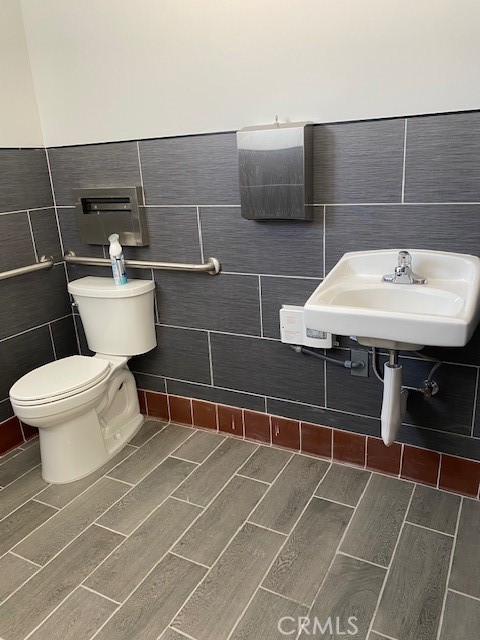  Commercial for Sale in Compton, California