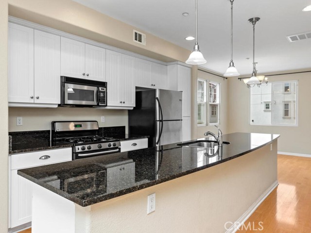 Detail Gallery Image 12 of 38 For 815 Harbor Cliff Way #239,  Oceanside,  CA 92054 - 3 Beds | 3/1 Baths