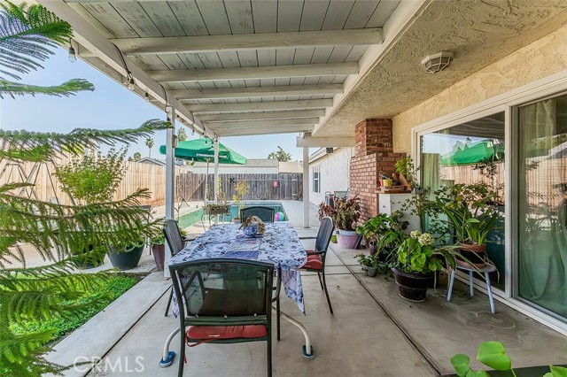 2468 Laverne, Clovis CA: https://media.crmls.org/medias/986f30ab-e4e3-422c-ac18-e216bd3d90e1.jpg