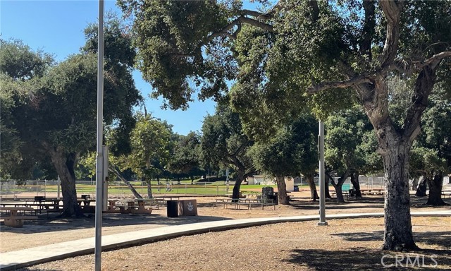 3257 Honolulu Avenue, Glendale CA: https://media.crmls.org/medias/986f83ef-b11c-4a2b-9de1-a3ae6c6bc3a9.jpg