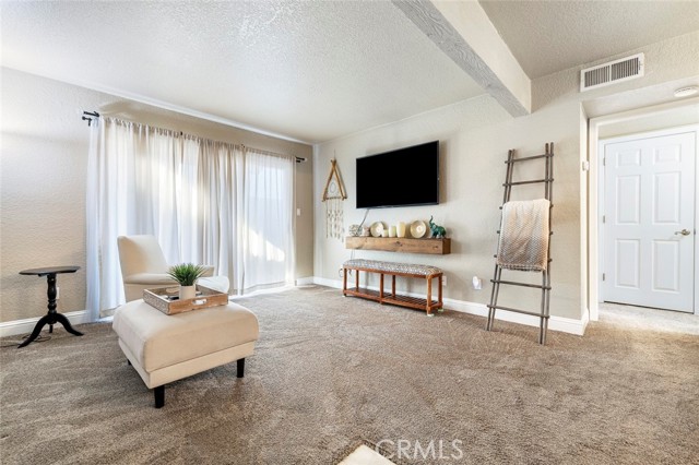 Detail Gallery Image 4 of 33 For 2881 Huntington Bld #137,  Fresno,  CA 93721 - 1 Beds | 1 Baths