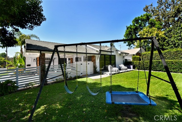 12614 Morrison Street, Valley Village CA: https://media.crmls.org/medias/98700912-1b51-4af7-9bfa-97de37ba6a64.jpg