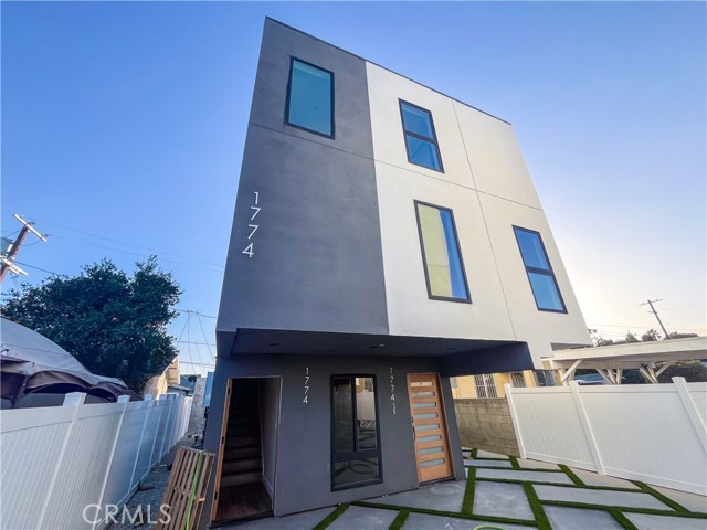 Detail Gallery Image 8 of 10 For 1774 W 37th Pl, Los Angeles,  CA 90018 - 4 Beds | 4/1 Baths