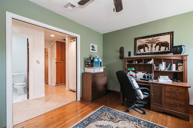 22046 Buena Ventura Street, Woodland Hills CA: https://media.crmls.org/medias/9870f4e6-09e5-49dc-9aa0-65d9cfac00aa.jpg