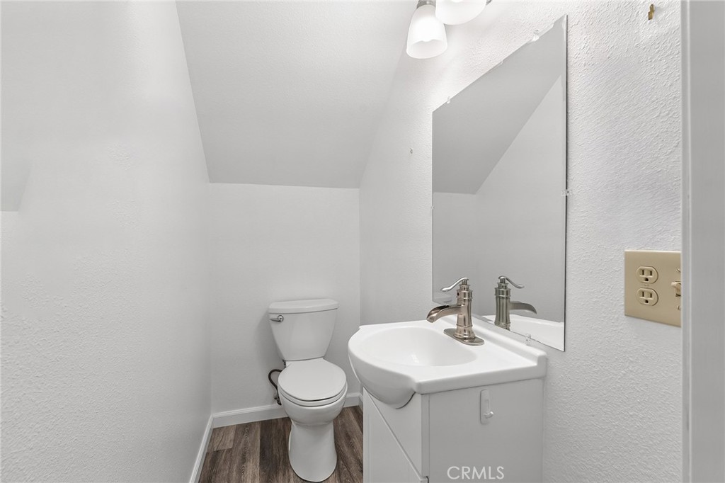 https://media.crmls.org/medias/98713c7e-667b-4189-84fc-2de7a1926d65.jpg?preset=X-Large