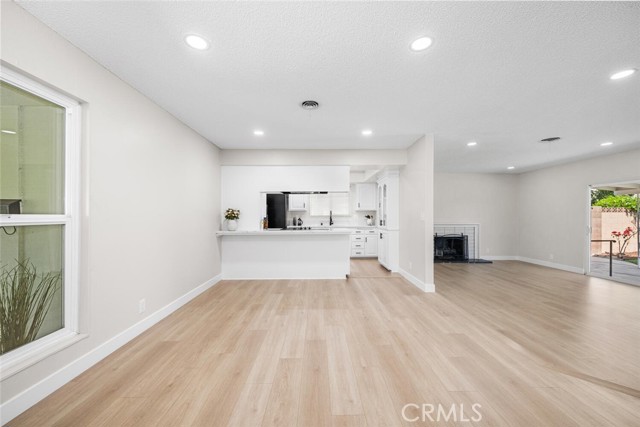 Detail Gallery Image 7 of 59 For 9826 Saint George Cir, Cypress,  CA 90630 - 3 Beds | 2 Baths