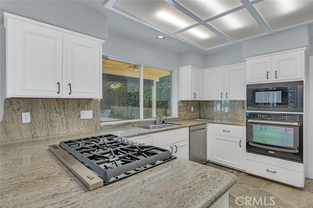 Detail Gallery Image 17 of 44 For 9484 N Woodmont Dr, Fresno,  CA 93720 - 4 Beds | 3 Baths