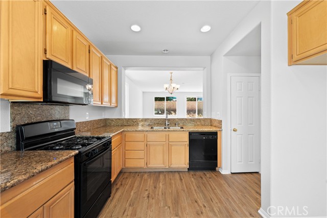 Detail Gallery Image 13 of 32 For 36521 Silverado Dr, Palmdale,  CA 93550 - 3 Beds | 2 Baths