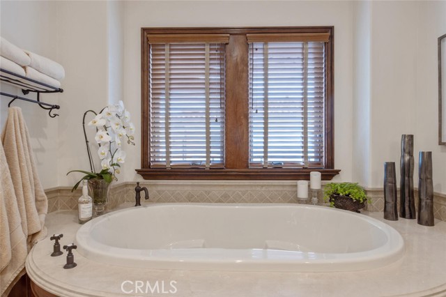 25769 Oak Leaf Court, Valencia CA: https://media.crmls.org/medias/9872d62f-863c-4f1b-8bfd-29124d5ee77f.jpg