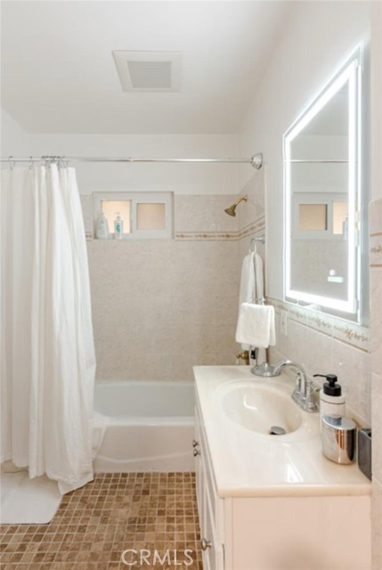 Detail Gallery Image 13 of 28 For 6220 Morella Ave, North Hollywood,  CA 91606 - 3 Beds | 2 Baths