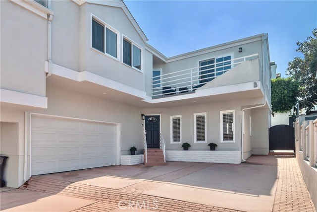 1136 11th Street, Manhattan Beach, California 90266, 4 Bedrooms Bedrooms, ,1 BathroomBathrooms,Residential,Sold,11th,SB22219590