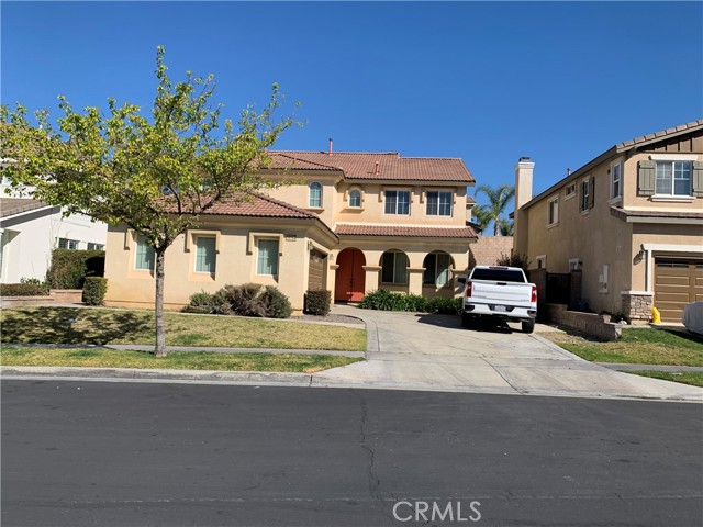 15764 Snowy Peak Ln, Fontana, CA 92336