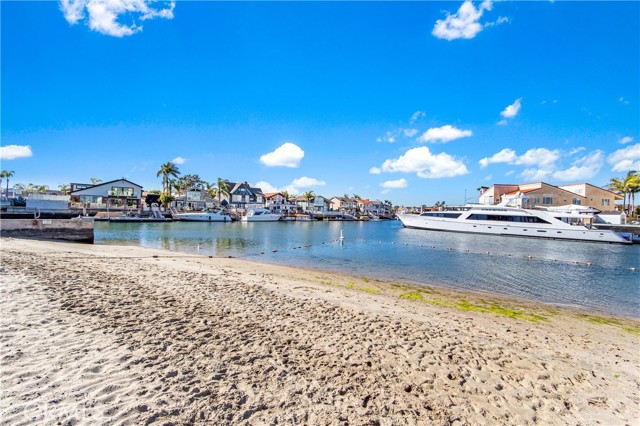 Detail Gallery Image 60 of 67 For 16293 Wayfarer Ln, Huntington Beach,  CA 92649 - 5 Beds | 3/1 Baths
