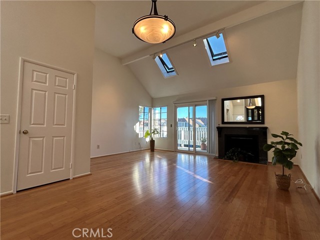 Detail Gallery Image 4 of 23 For 4682 Warner, Huntington Beach,  CA 92649 - 2 Beds | 2 Baths