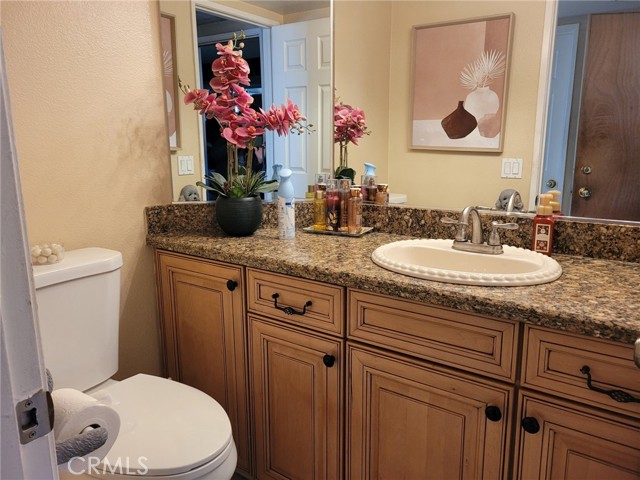 Image 8 of 30 For 560 Calhoun Street