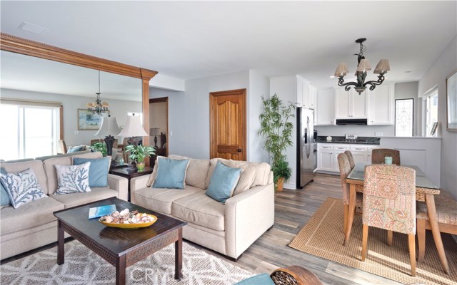 Detail Gallery Image 3 of 20 For 1249 Ocean Front #C,  Laguna Beach,  CA 92651 - 3 Beds | 2 Baths