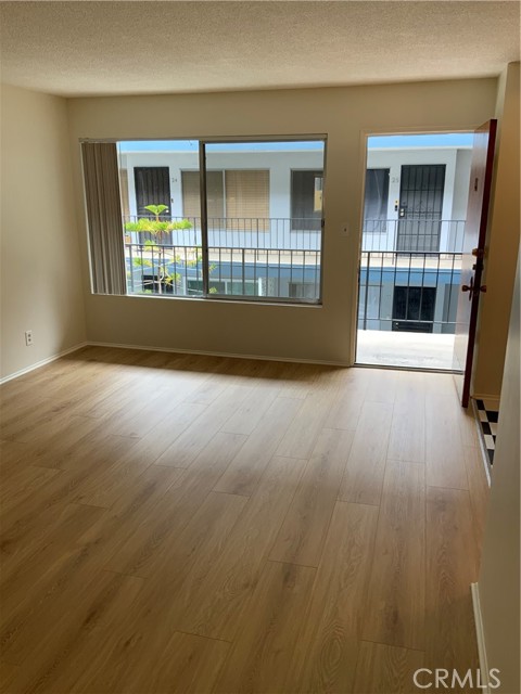 120 Alamitos Avenue, Long Beach CA: https://media.crmls.org/medias/987708b8-68a9-4039-a274-6fad0e56a568.jpg