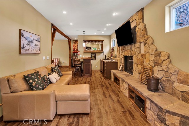 915 Trinity, Lake Arrowhead, CA 92352