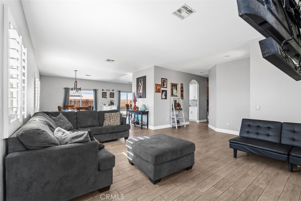 MLS #OC25261382 image #2