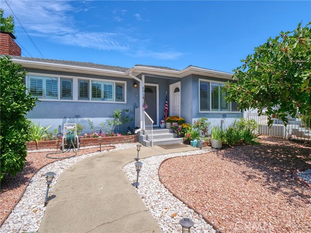401 E Cherry Avenue, Monrovia CA: https://media.crmls.org/medias/98785136-7d17-4e9f-af4b-e63348180ea9.jpg