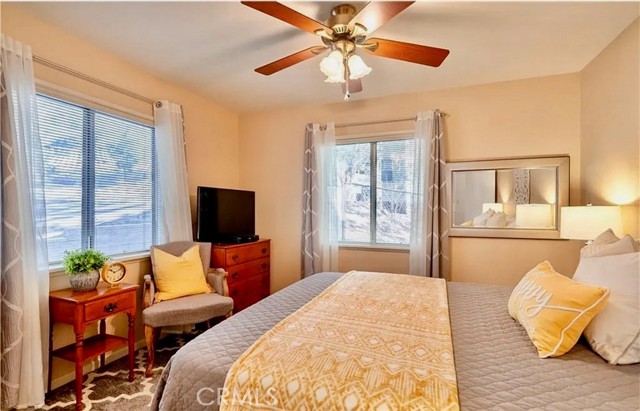 Detail Gallery Image 6 of 14 For 627 Chipmunk, Big Bear Lake,  CA 92315 - 3 Beds | 1/1 Baths