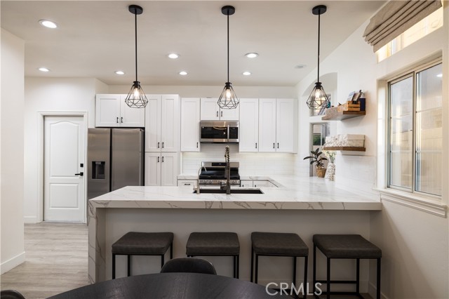 2295 La Playa N Drive, Costa Mesa CA: https://media.crmls.org/medias/98794364-e514-4848-82f3-68e249080abb.jpg