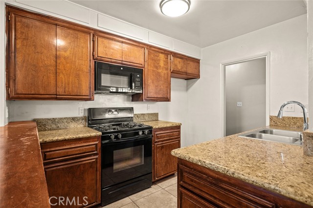 5715 Norwich, Van Nuys CA: https://media.crmls.org/medias/987a35f9-528e-4f8d-a7b6-bbc03e3f2db4.jpg