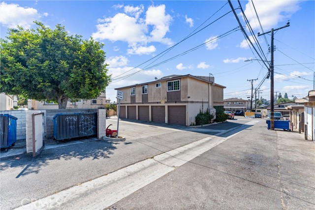 Detail Gallery Image 10 of 32 For 17431 Koledo Ln, Huntington Beach,  CA 92647 - – Beds | – Baths