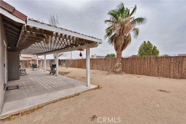 14445 Columbia Court, Adelanto CA: https://media.crmls.org/medias/987ac9d3-2356-4f5e-b480-2e51b20ad274.jpg