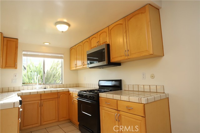 2014 Associated Rd, Fullerton CA: https://media.crmls.org/medias/987b074d-c196-4a84-81d7-dde30a7ecc0e.jpg