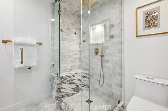 6105 Bellingham Avenue, North Hollywood CA: https://media.crmls.org/medias/987b075e-dc5e-4f15-8d10-0f7c90bd3c21.jpg