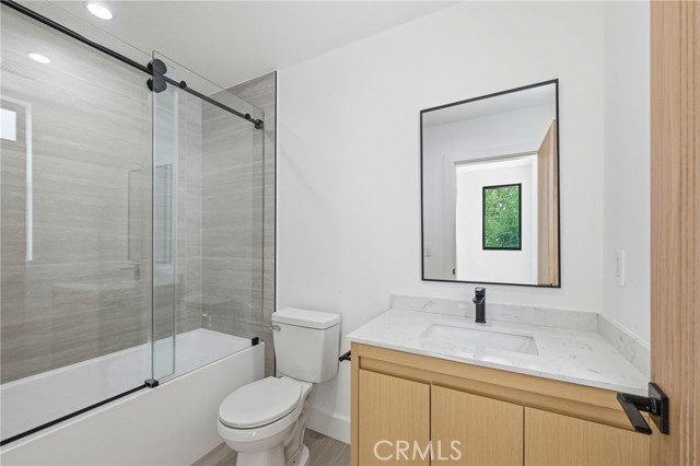 Detail Gallery Image 11 of 19 For 13602 Burbank Bld, Sherman Oaks,  CA 91401 - 4 Beds | 4/1 Baths