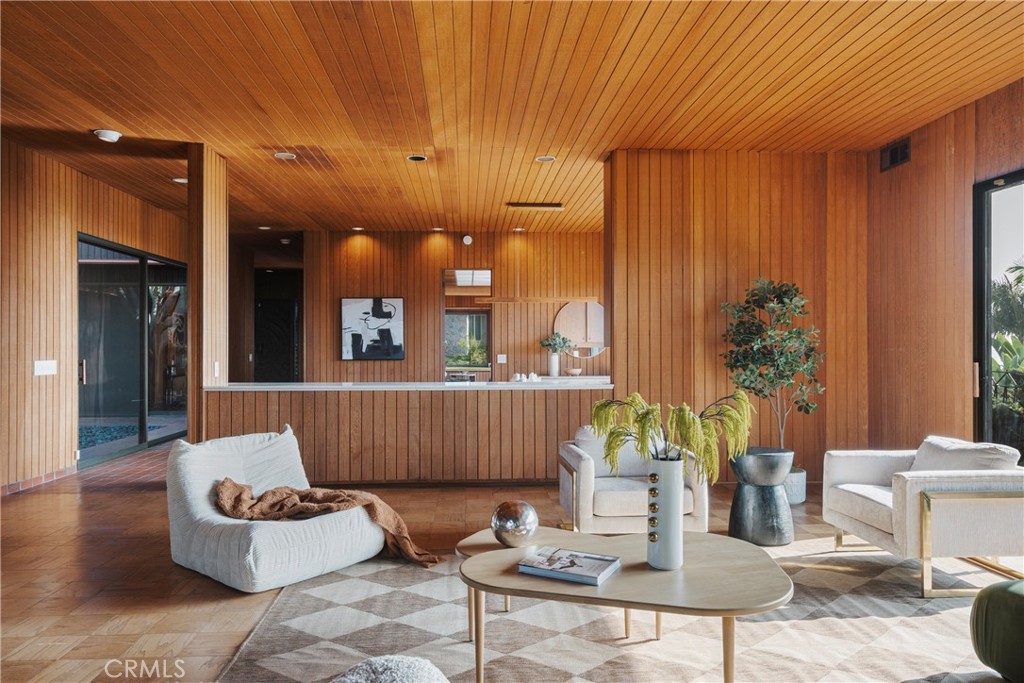 https://media.crmls.org/medias/987b5548-5f68-4f38-8f0b-e31fdb6617f6.jpg?preset=X-Large