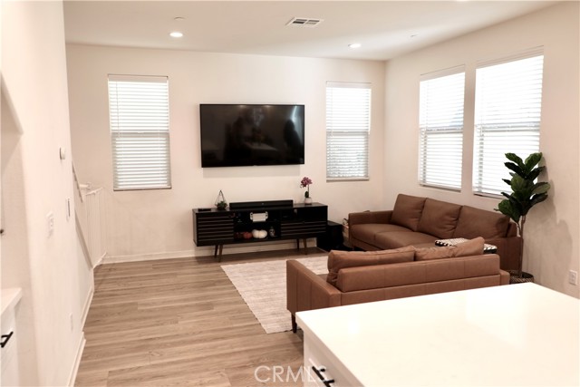 Detail Gallery Image 4 of 20 For 16064 Jamie Ln #3,  Fontana,  CA 92336 - 4 Beds | 3 Baths