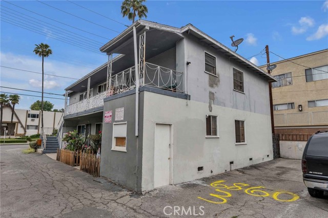 6862 Hazeltine Avenue, Van Nuys CA: https://media.crmls.org/medias/987b8759-deca-46e0-80ff-7d6a25bedba0.jpg