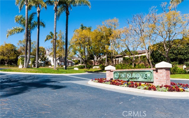 The Island View is a desirable and secure 95 home community in one of the most beautiful settings on the Peninsula!