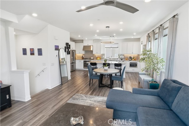 Detail Gallery Image 12 of 31 For 27465 Chamise, Valencia,  CA 91381 - 2 Beds | 3 Baths