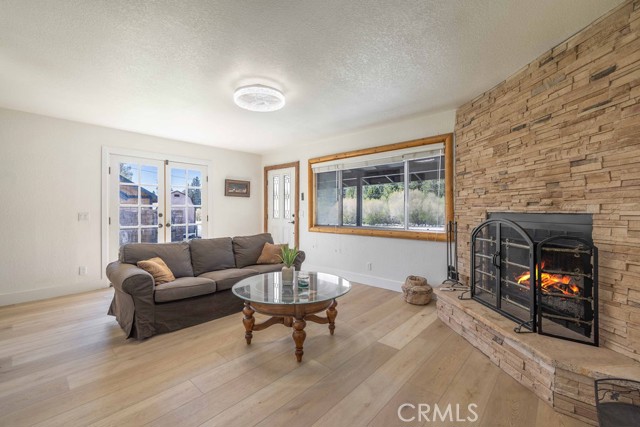 Detail Gallery Image 12 of 55 For 42692 Moonridge Rd, Big Bear Lake,  CA 92315 - 4 Beds | 2 Baths