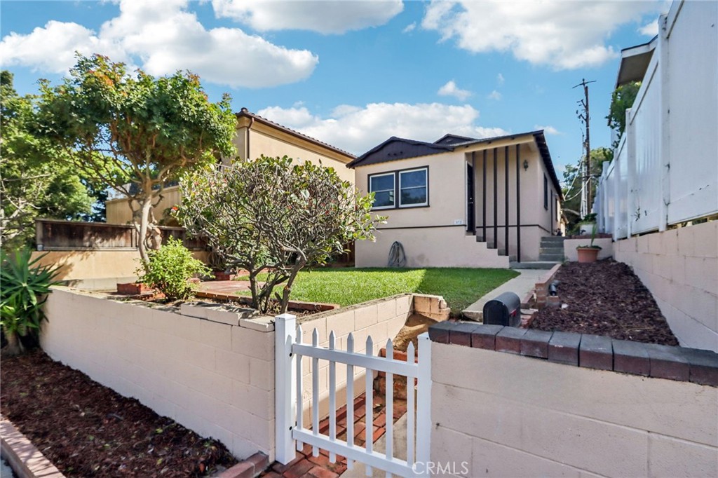 532 Rosecrans Avenue