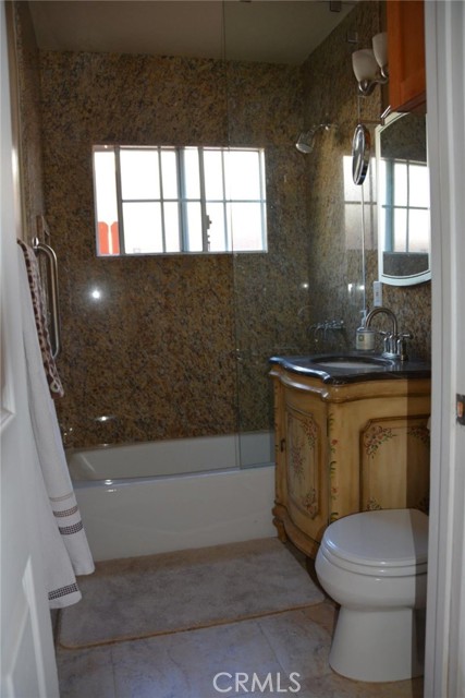 Detail Gallery Image 7 of 11 For 22445 Dolorosa, Woodland Hills,  CA 91367 - 3 Beds | 2 Baths